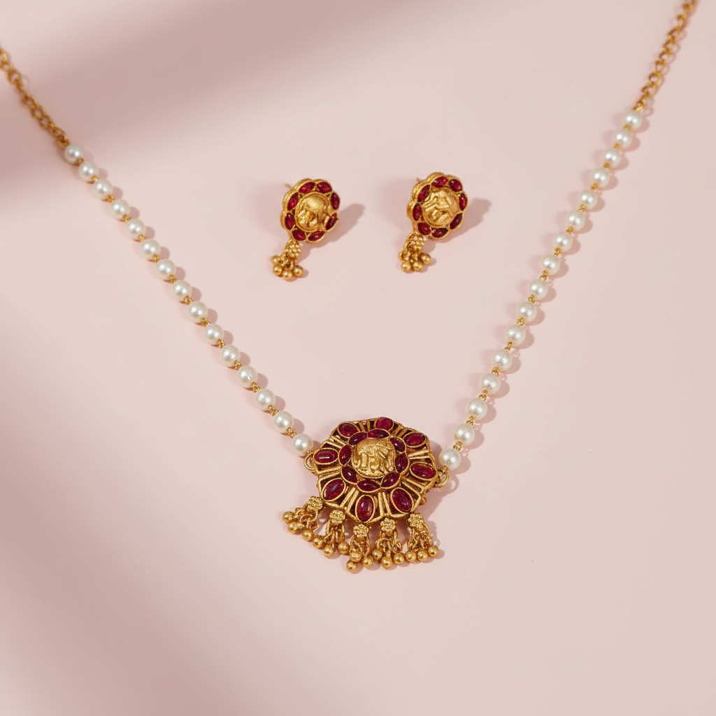 R
Pearl choker set