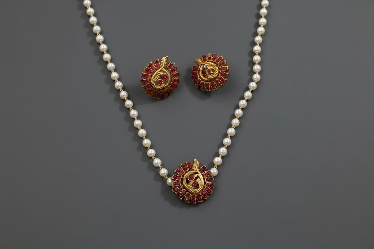 Red-Peacock-Matte-Choker