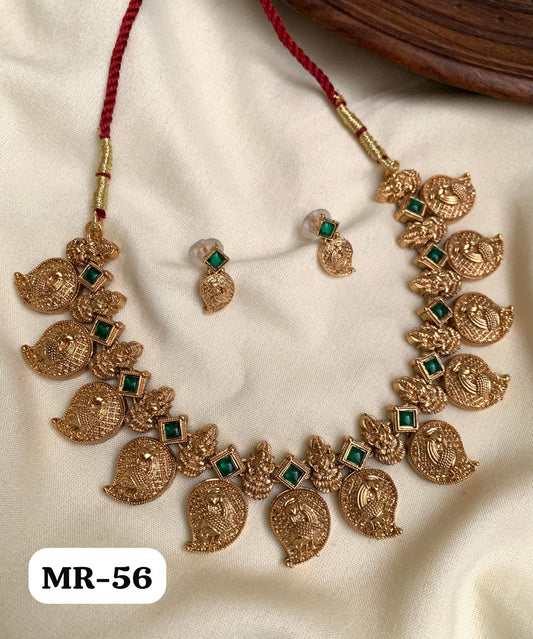 GOLD MANGO MATT NECKLACE