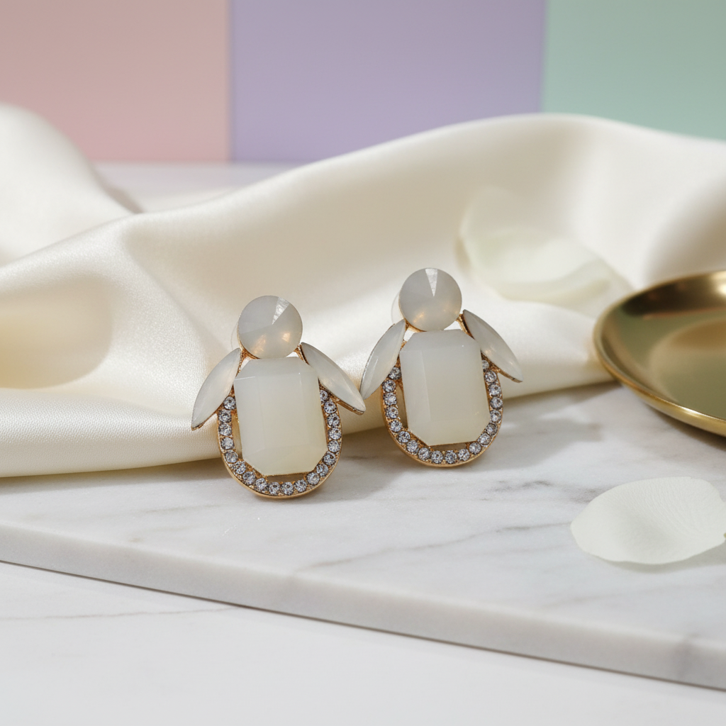 White Penquin Stone Stud