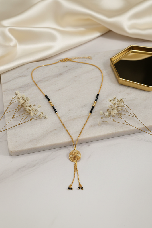 gold_single_line_mangalsutra