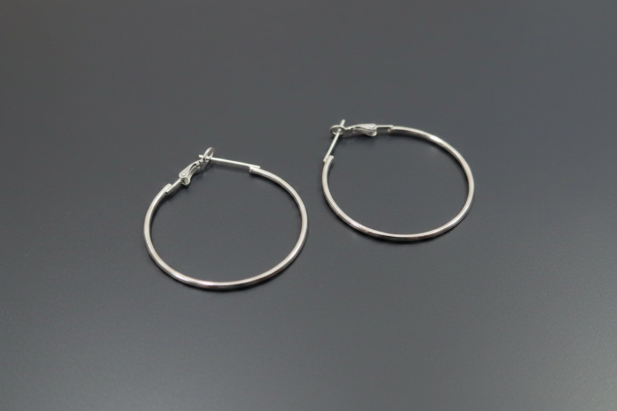 white_round_earrings